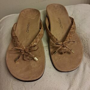 Vionic Women's Tan Suede Bow Flip Flop Sandals Size 11